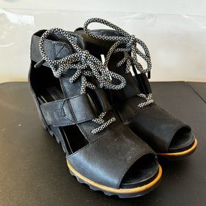 Sorel black leather women’s sandal wedges / size 9.5 / never worn